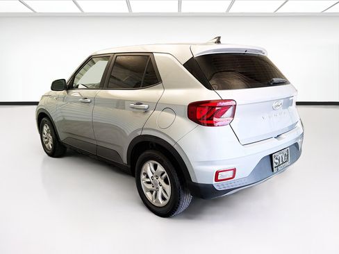 Used 2021 Hyundai Venue SE FWD image 6