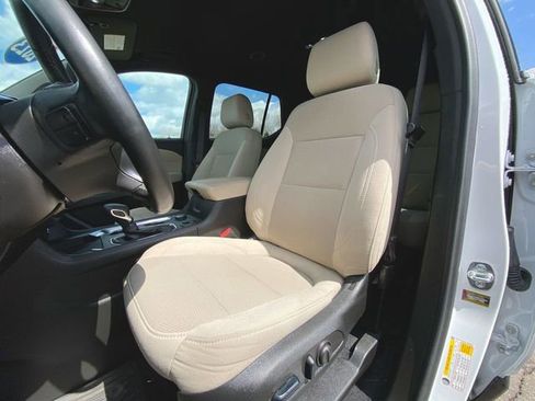 Used 2023 Chevrolet Traverse LT image 18