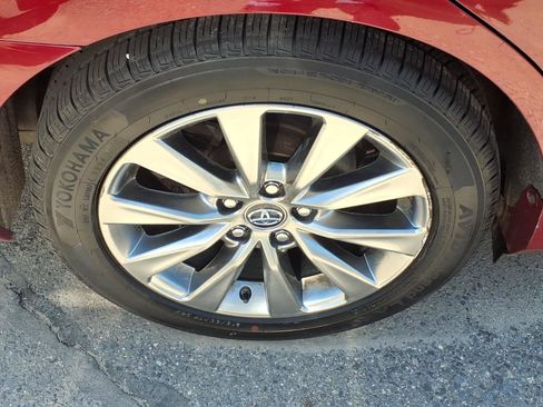 Used 2017 Toyota Camry XLE w/ Convenience Package FWD image 6