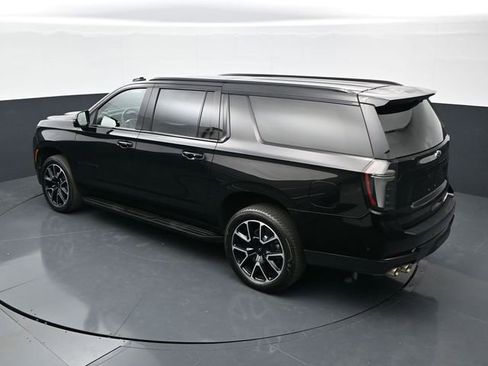 Used 2025 Chevrolet Suburban RST w/ Comfort Package AWD/4WD image 35
