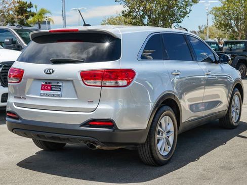 Used 2017 Kia Sorento L FWD image 5