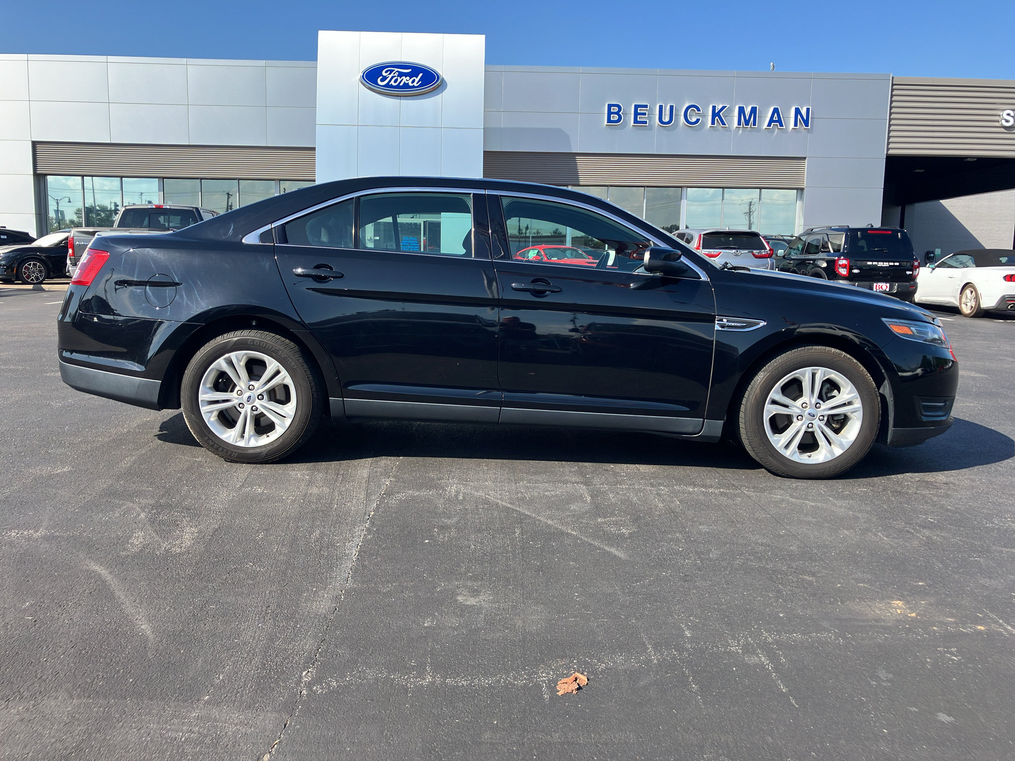Used 2017 Ford Taurus SEL AWD/4WD image 7