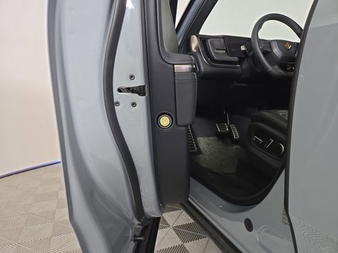 Used 2024 Rivian R1S Adventure AWD/4WD image 32