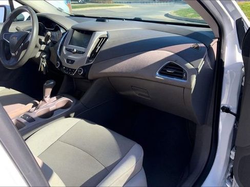 Used 2017 Chevrolet Cruze LS image 16