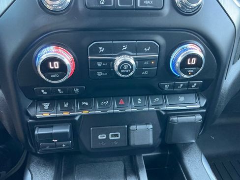 Used 2022 GMC Sierra 3500 Denali w/ Denali Ultimate Package AWD/4WD image 24