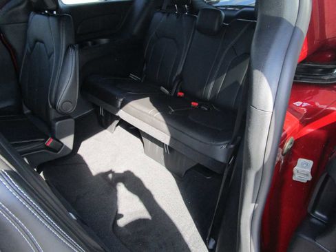 New 2026 Chrysler Voyager LX image 17