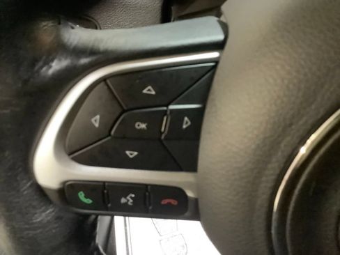 Certified 2020 Jeep Renegade Latitude w/ Cold Weather Group AWD/4WD image 22