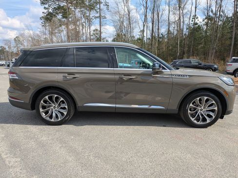 Certified 2025 Lincoln Aviator Reserve image 3