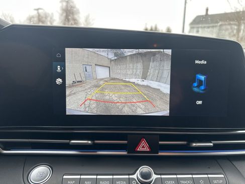 Certified 2025 Hyundai Elantra SEL FWD image 18
