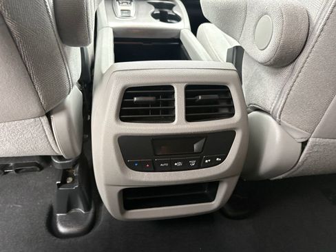 Used 2021 Honda Pilot EX image 25