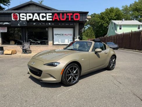 Used 2023 MAZDA MX-5 Miata Grand Touring w/ Weather Package RWD image 2