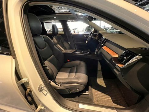 Used 2023 Volvo XC60 B5 Plus w/ Climate Package image 16