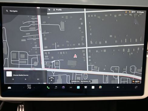 Used 2022 Tesla Model S image 23