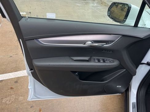 New 2025 Cadillac XT6 Luxury image 14