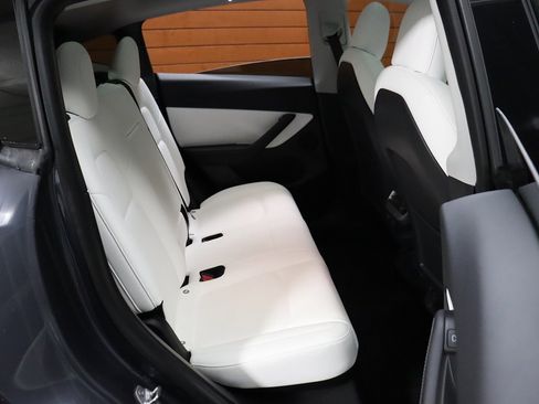 Used 2021 Tesla Model Y Long Range image 60