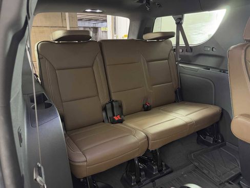Used 2025 Chevrolet Suburban High Country AWD/4WD image 14