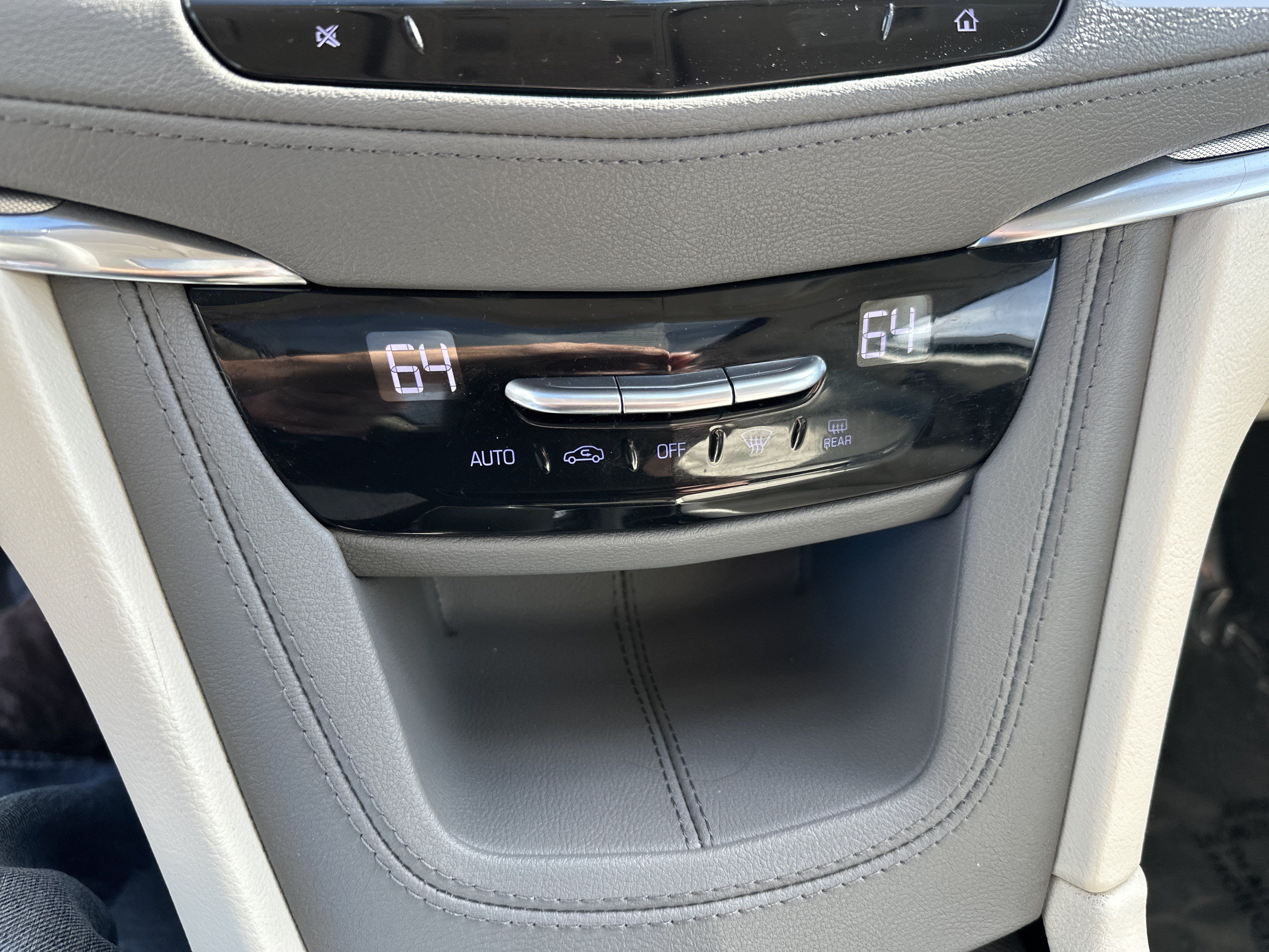 Certified 2023 Cadillac XT5 Premium Luxury AWD/4WD image 15
