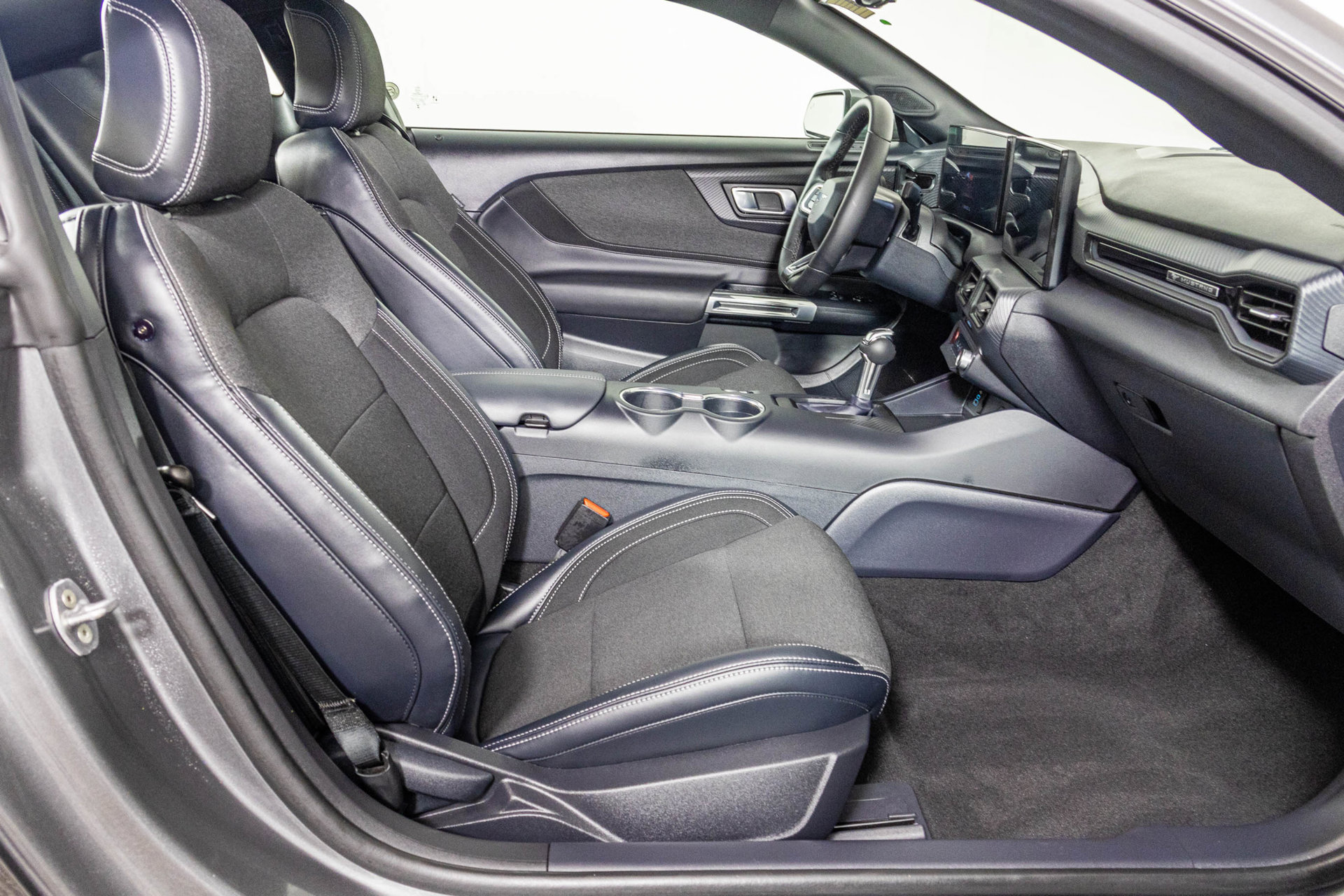 Used 2025 Ford Mustang Coupe RWD image 38