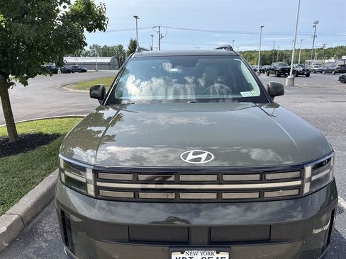 Used 2024 Hyundai Santa Fe Limited AWD/4WD image 2