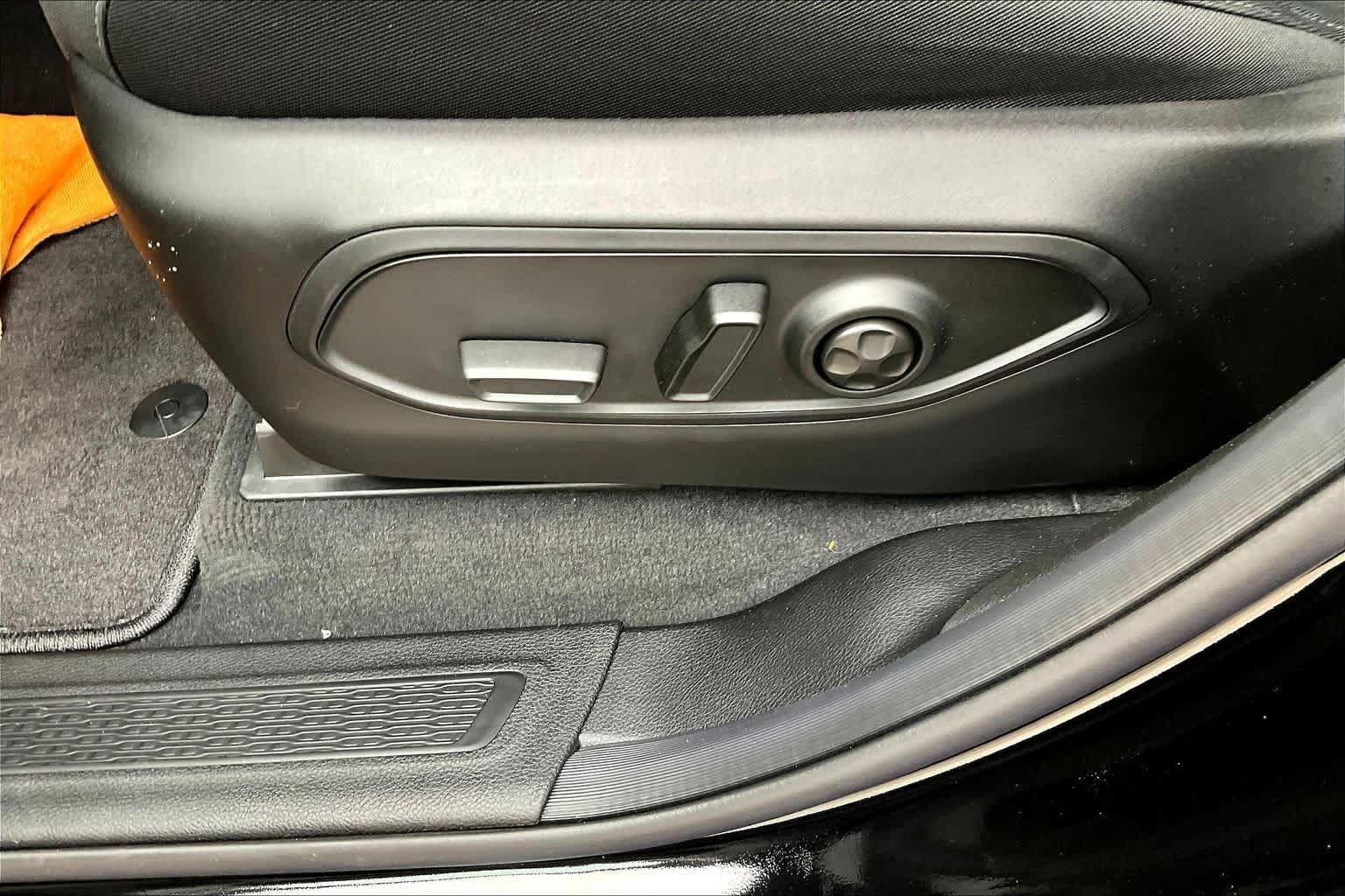 New 2025 Jeep Grand Cherokee Laredo X w/ Luxury Tech Group I AWD/4WD image 16