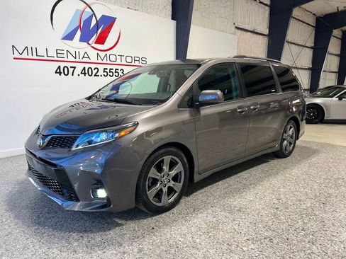 Used 2019 Toyota Sienna SE Premium image 16