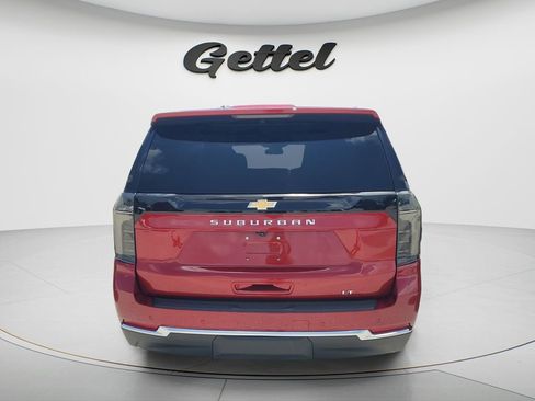 Used 2025 Chevrolet Suburban LT w/ Comfort Package RWD image 4