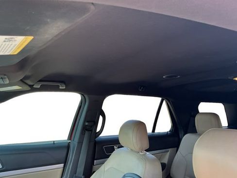 Used 2017 Ford Explorer XLT w/ Equipment Group 202A FWD image 24