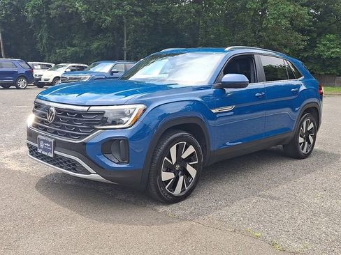 Certified 2025 Volkswagen Atlas Cross Sport SE image 5