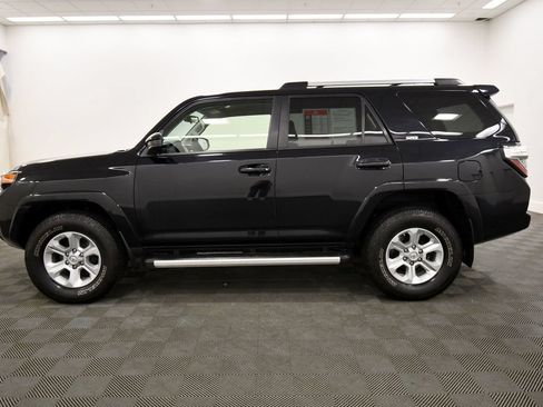 Used 2019 Toyota 4Runner SR5 AWD/4WD image 4