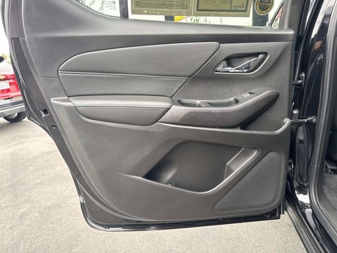 Used 2023 Chevrolet Traverse LT FWD image 25