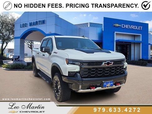 Used 2023 Chevrolet Silverado 1500 ZR2 w/ Technology Package AWD/4WD image 2