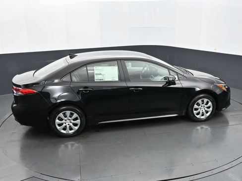 Used 2025 Toyota Corolla LE FWD image 32