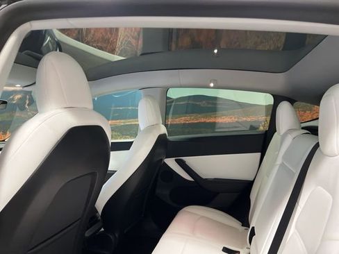 Used 2021 Tesla Model Y Long Range image 42