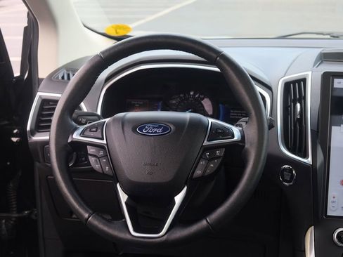 Used 2021 Ford Edge Titanium w/ Equipment Group 301A AWD/4WD image 25