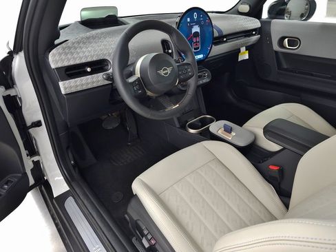 Used 2025 MINI Cooper 2-Door Hardtop FWD image 10