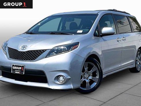 Used 2016 Toyota Sienna SE w/ SE Preferred Package FWD image 1
