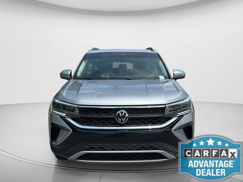 Used 2023 Volkswagen Taos SE AWD/4WD image 2