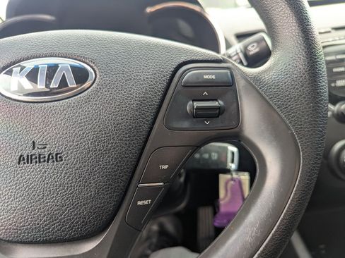 Used 2017 Kia Forte LX image 16