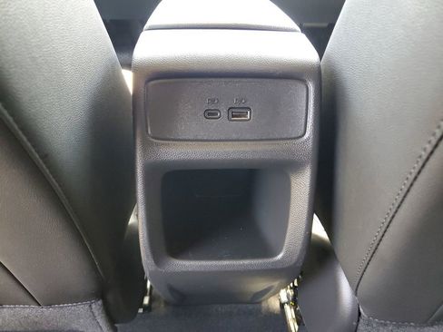 Used 2025 Chevrolet Trax LT w/ LT Convenience Package image 13