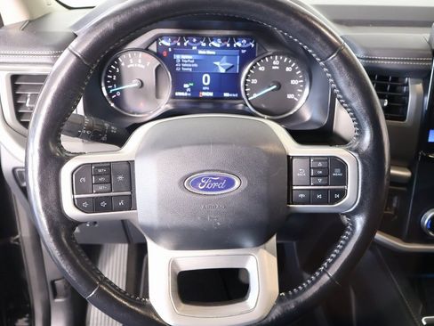 Used 2023 Ford Expedition Max XLT image 3