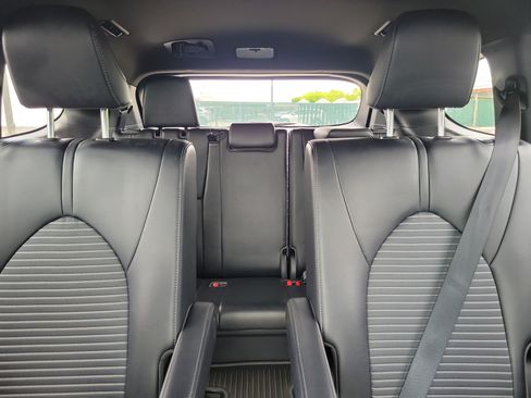 Used 2023 Toyota Highlander XSE FWD image 21