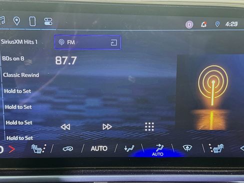 Used 2025 Chevrolet Equinox EV LT w/ Convenience Package image 21