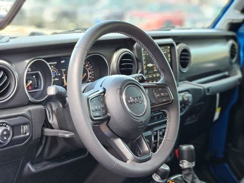 Used 2023 Jeep Gladiator Sport S image 12