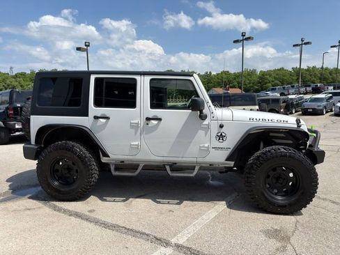 Used 2014 Jeep Wrangler Unlimited Rubicon w/ Connectivity Group AWD/4WD image 8