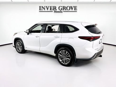 Used 2022 Toyota Highlander Platinum image 7