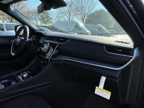 New 2025 Jeep Grand Cherokee Laredo X image 14