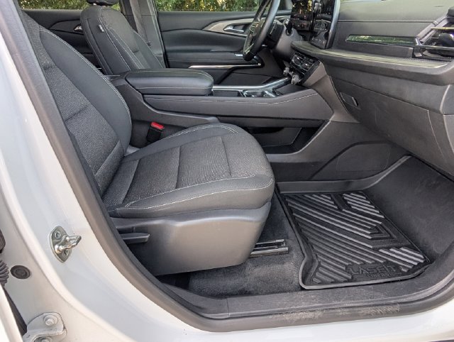 Used 2025 Chevrolet Traverse LT FWD image 28
