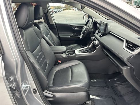 Used 2021 Toyota RAV4 XLE Premium image 33