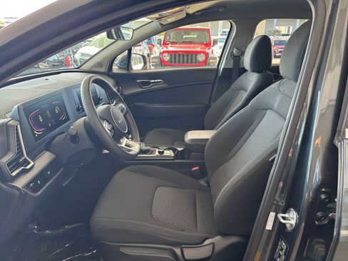 Used 2025 Kia Sportage LX image 27