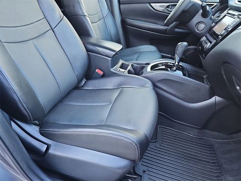 Used 2016 Nissan Rogue SL w/ SL Premium Package image 10